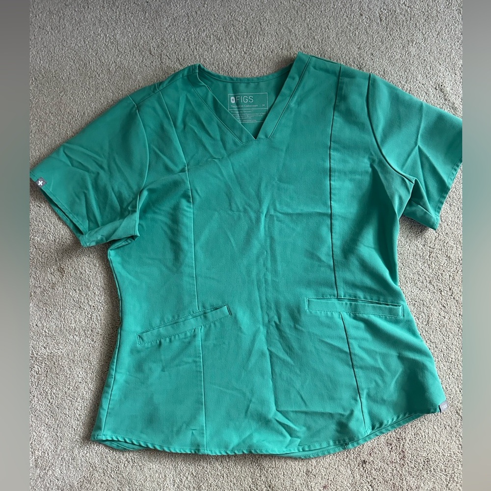 Figs Women's Surgical Green Scrub Top 🩺
